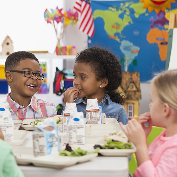 Kids eating lunch at school